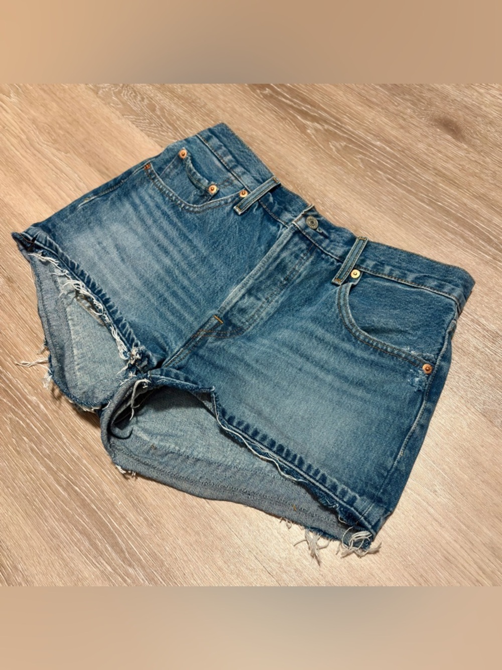 EUC Levi's 501 Original Fit High Rise Women's Shorts w/ Chewed Hem (Size 28)